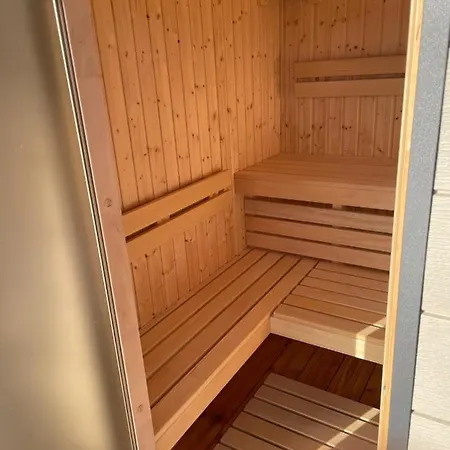 Hausboot 1 *